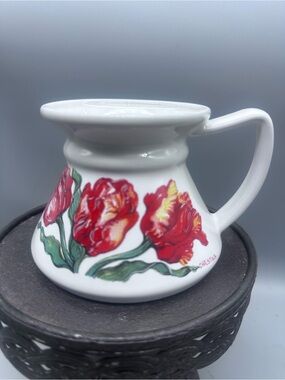 Potpourri Press Ceramic mug with Red Tulip Motif